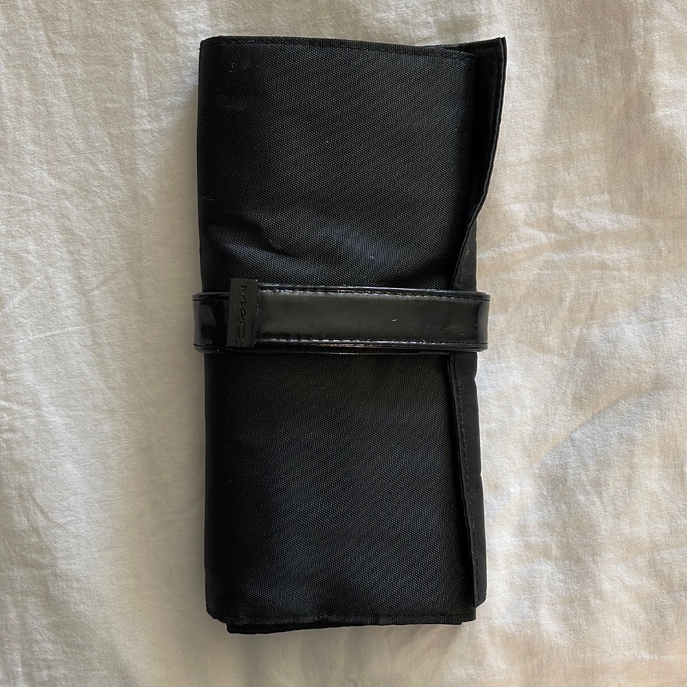 MAC brush roll case